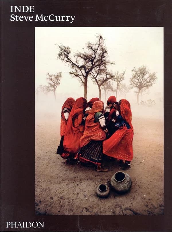 Inde ([Nouvelle éd.]) [photographies de] Steve McCurry ; [texte de William Dalrymple] ; [traduit de l'anglais par Marie-Line Hillairet]