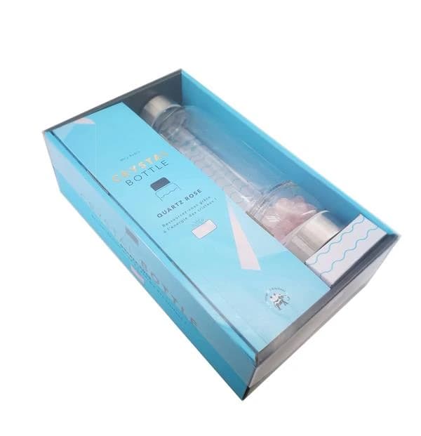 Coffret Crystal Bottle Quartz Rose : Avec une gourde en verre avec une base amovible, des cristaux de quartz rose, un guide sur la lithothérapie