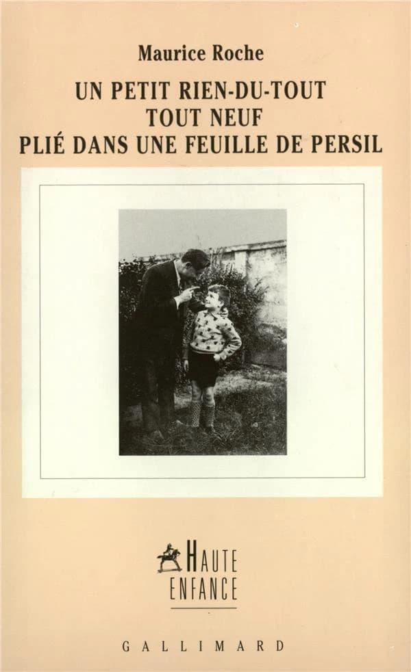 Un petit rien-du-tout tout neuf plié dans une feuille de persil