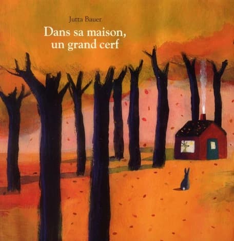 Dans la maison, un grand cerf
