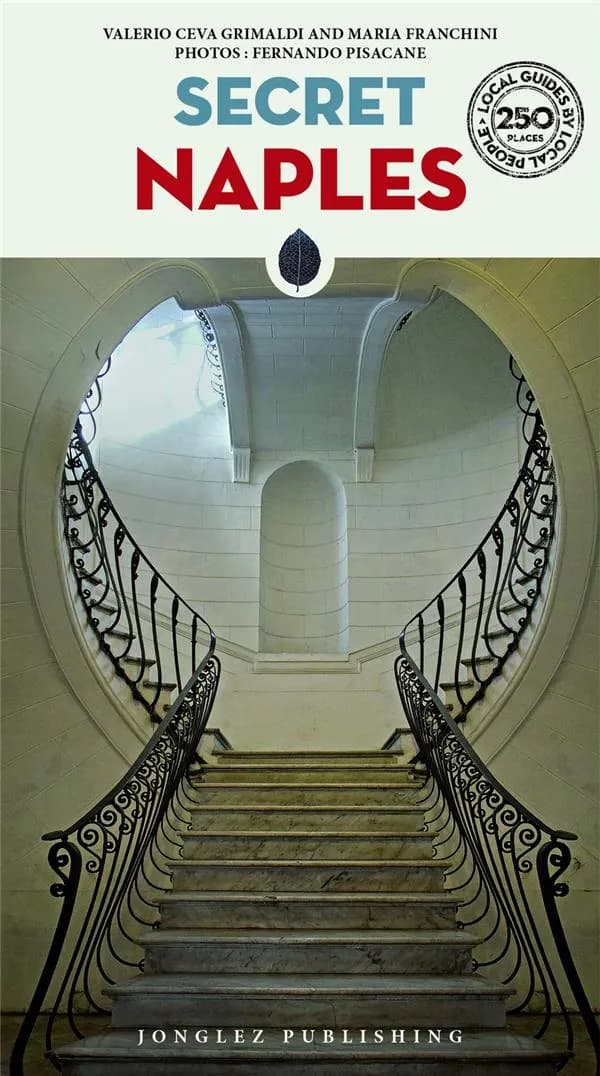 Secret Naples (3e éd.) Valerio Ceva Grimaldi and Maria Franchini ; photographs, Fernando Pisacane
