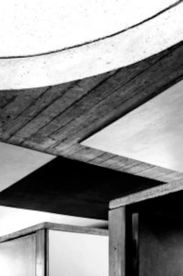 Incursions au-delà du moderne : l'architecture d'Umberto Riva
