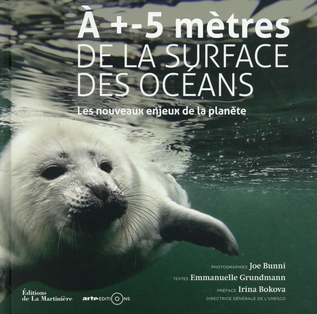 À +- 5 mètres de la surface des océans