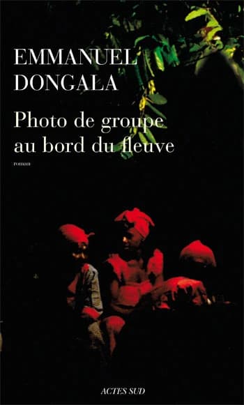 Photo de groupe au bord du fleuve : roman