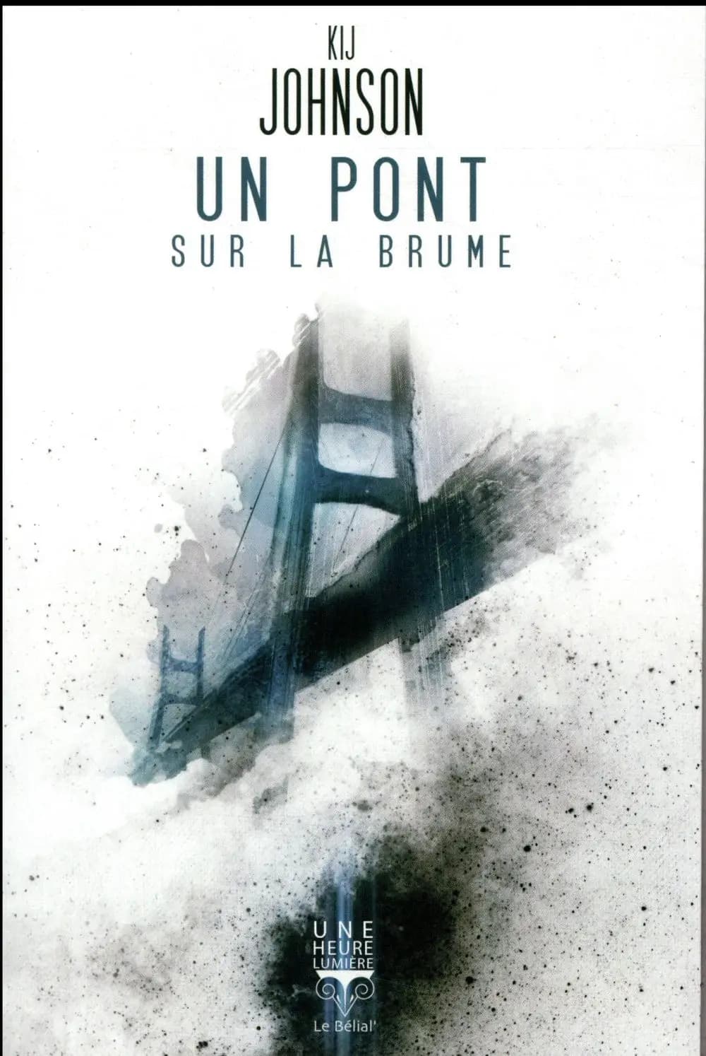 Un pont sur la brume
