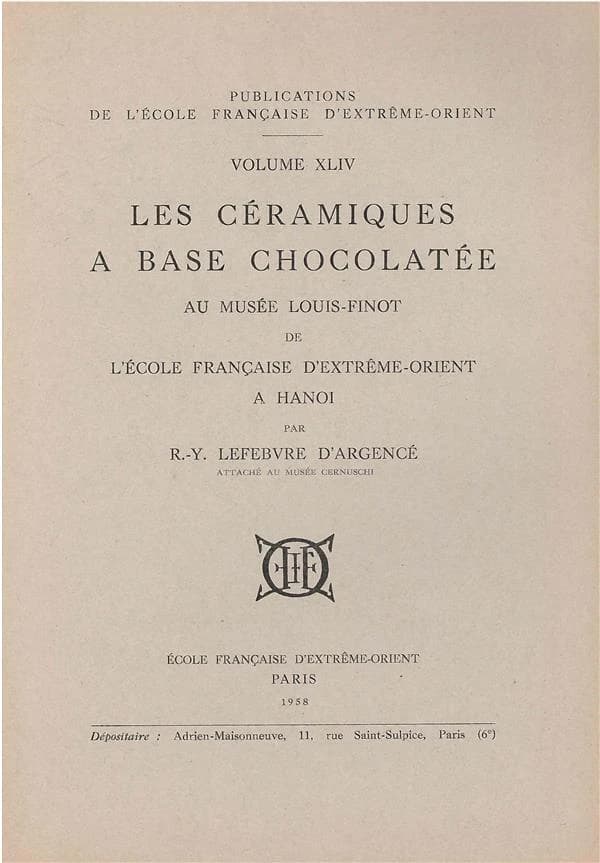 Les céramiques à base chocolatée au musée Louis-Finot de l'école française d'extrême-orient à Hanoi