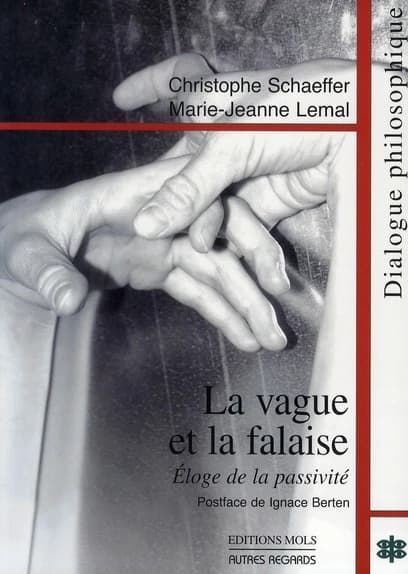La vague et la falaise : éloge de la passivité