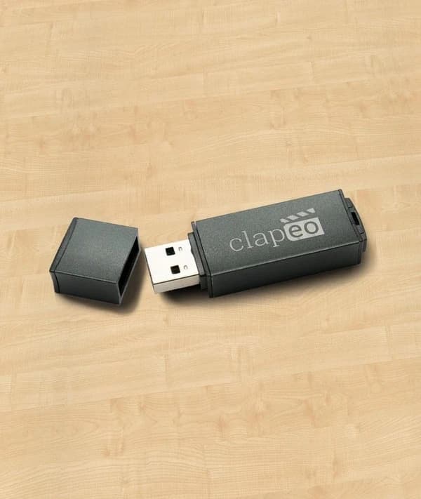 Dieu dans nos vies : Vivre de l'eucharistie ; Clé USB ; 8