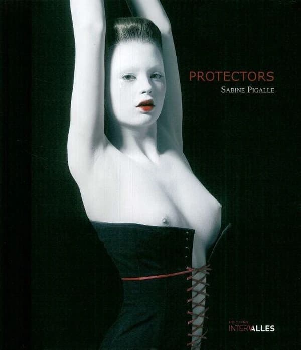 Sabine Pigalle, Protectors : [exposition, Paris, Galerie Bailly contemporain, 7 mai-26 juin 2010]