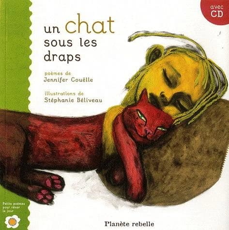 Un chat sous les draps