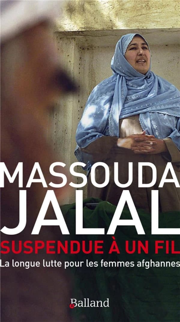 Suspendue à un fil : la longue lutte des femmes afghanes