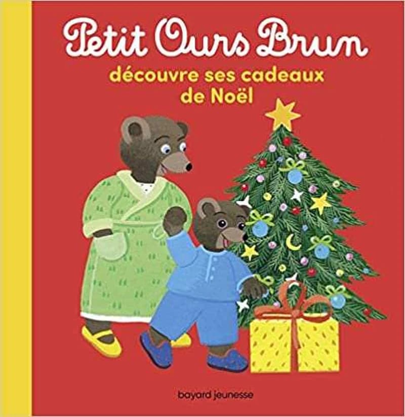 Petit Ours brun découvre ses cadeaux de Noël