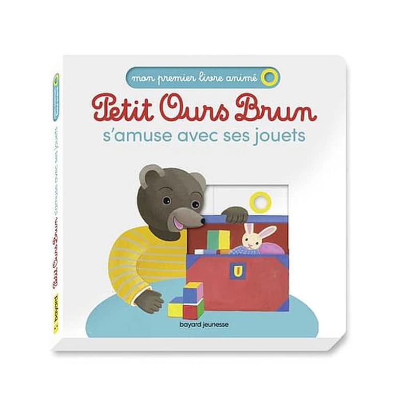 Petit Ours brun s'amuse avec ses jouets
