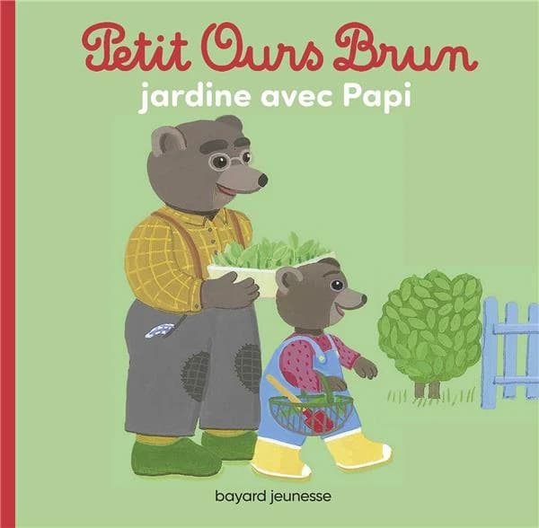 Petit Ours brun jardine avec papi