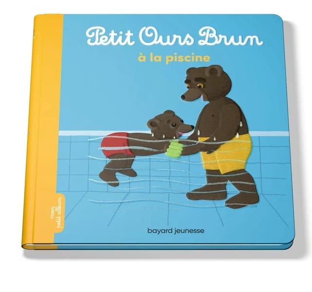 Petit Ours brun à la piscine