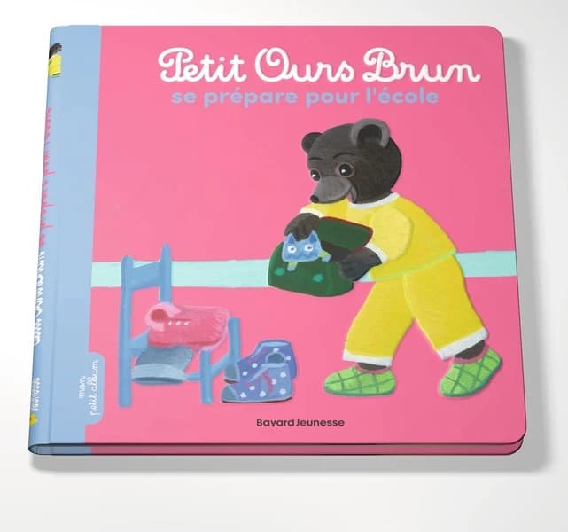 Petit Ours brun se prépare pour l'école