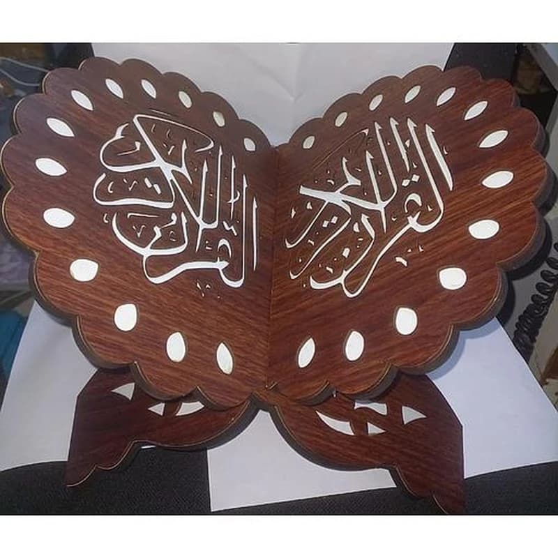 مقرأة خشبية منقوشة كيرة