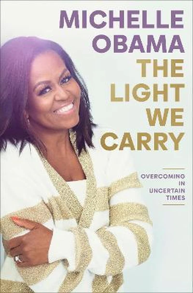 The Light We Carry: Overcoming in Uncertain Times (US Edition)