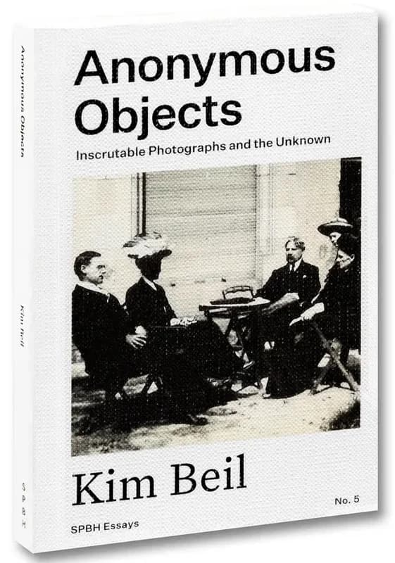 Anonymous objects : inscrutable photographs and the unknown