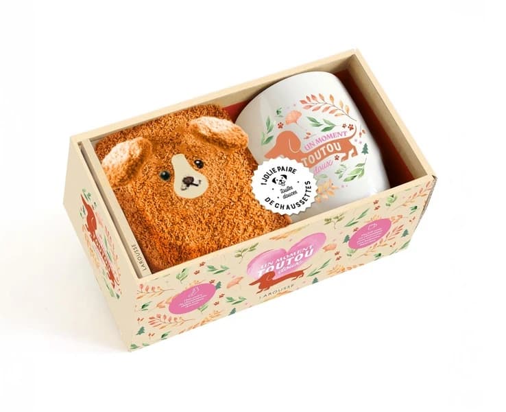 Un moment toutou doux : Coffret avec un joli mug, un livre de recettes et une paire de chaussettes