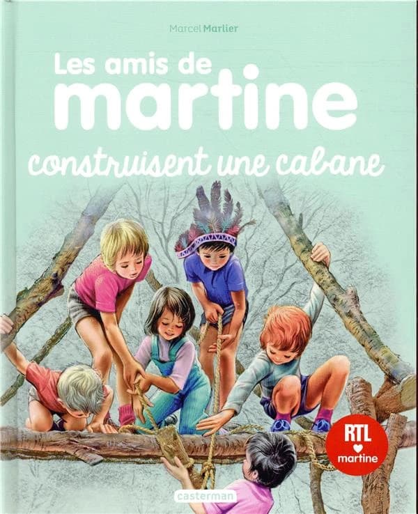 Les amis de Martine construisent une cabane