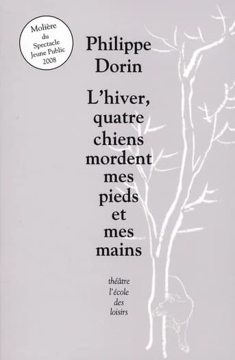 L'hiver, quatre chiens mordent mes pieds et mes mains