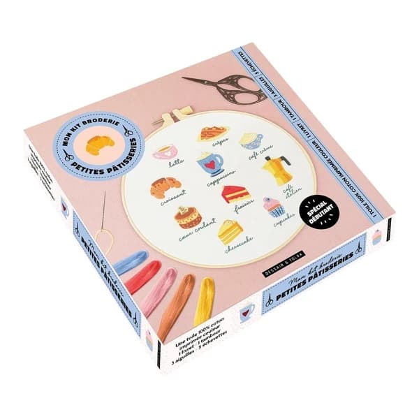 Mon kit broderie Petites pâtisseries : Coffret spécial débutant avec 1 livret explicatif, 1 toile à broder, 3 aiguilles, 1 tambour et 5 échevettes de fil