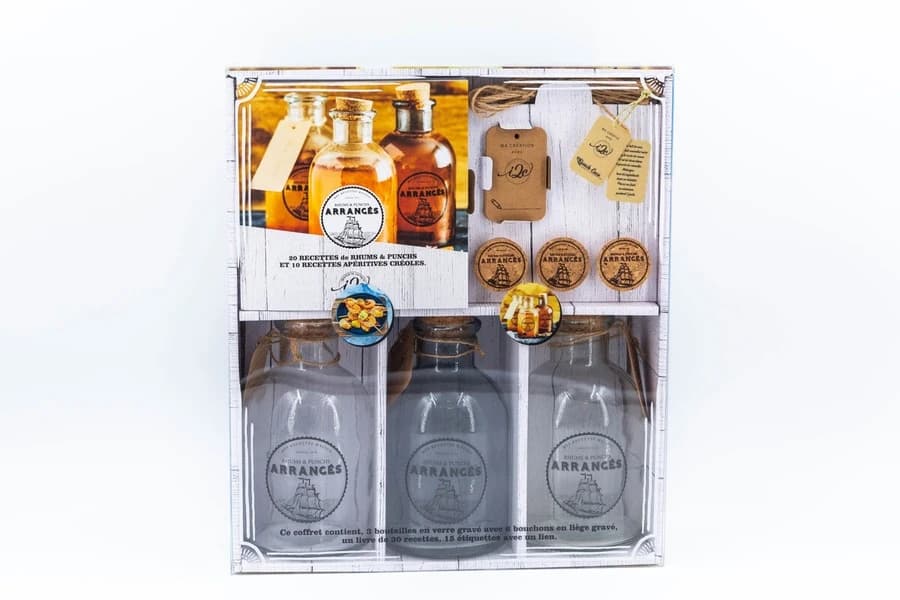 Mes rhums & punchs arrangés : Avec 3 bouteilles en verre gravé ; 6 bouchons en liège gravé ; 1 livre de 30 recettes ; 15 étiquettes avec un lien