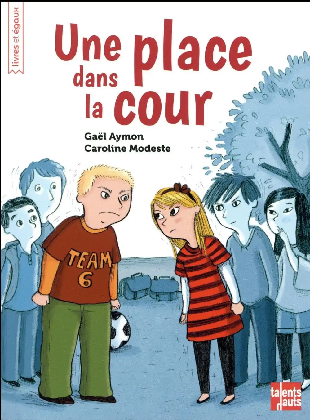 Une place dans la cour