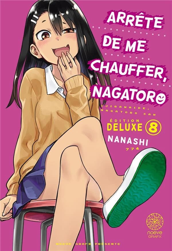 Avec le fanbook officiel et 1 carte collector