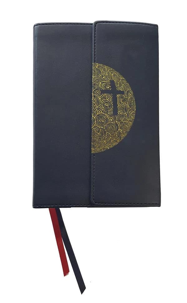 La Bible : traduction officielle liturgique (Êd. de voyage bleu marine) texte intégral [traduit et] publié par les évêques catholiques francophones