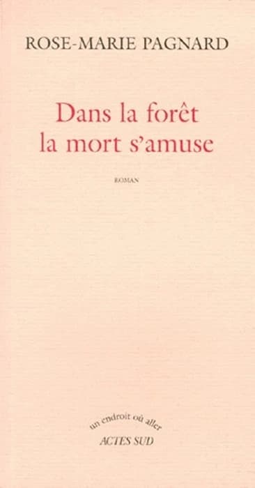 Dans la forêt la mort s'amuse : roman