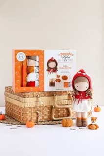 Poupée de Lulu au crochet et ses accessoires : Lulu dans les bois
