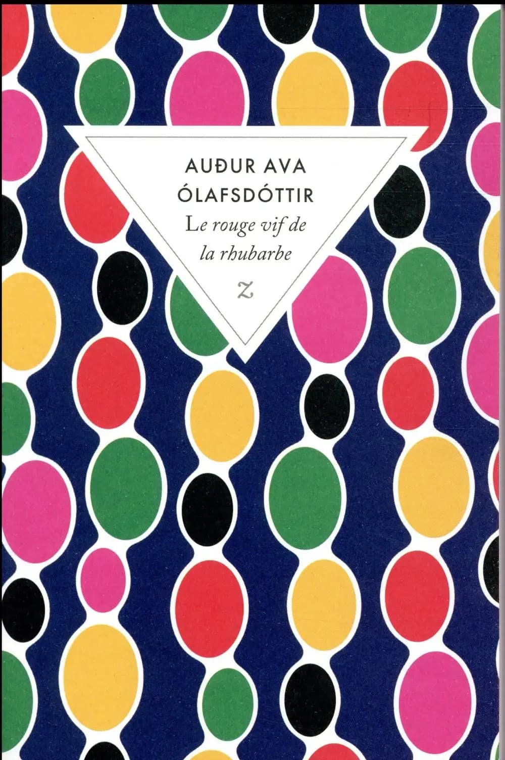 Le rouge vif de la rhubarbe