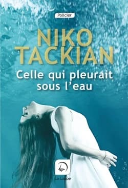 Celle qui pleurait sous l'eau : roman ([Éd.] en gros caractères) Niko Tackian