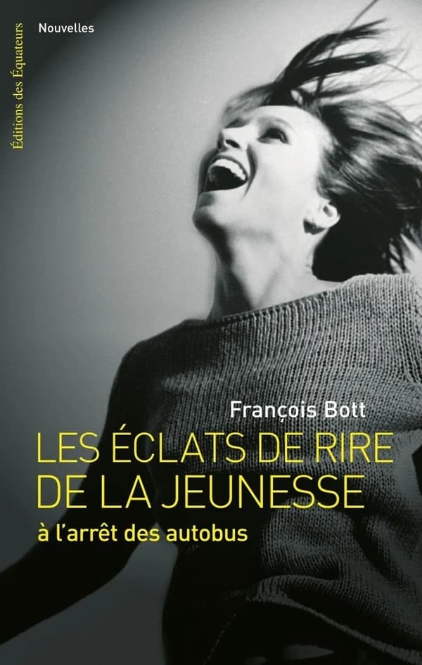 Les éclats de rire de la jeunesse à l'arrêt des autobus : nouvelles