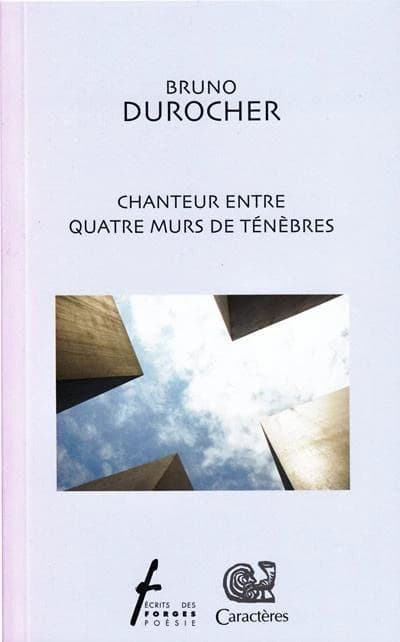 Chanteur entre quatre murs de ténèbres