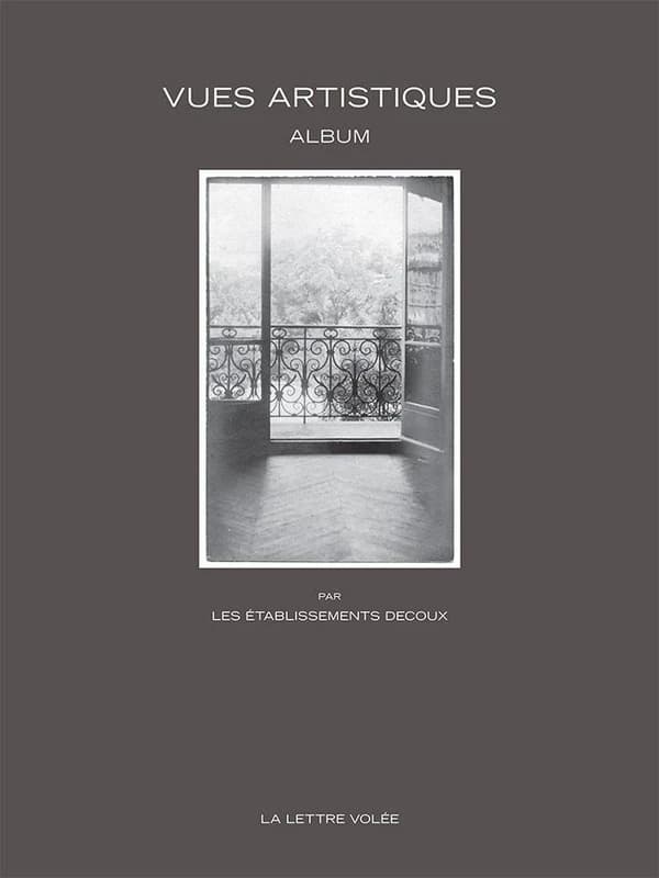 Vues artistiques : un album des établissements Decoux...