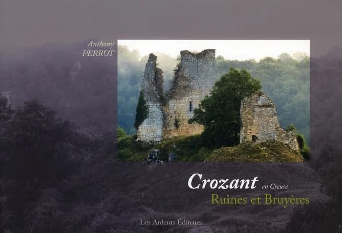 Crozant en Creuse : ruines et bruyères