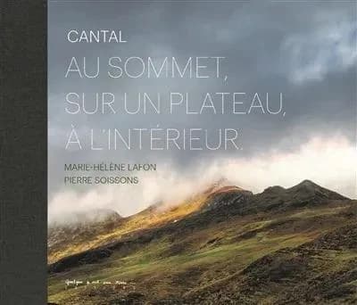 Cantal, au sommet, sur un plateau, à l'intérieur