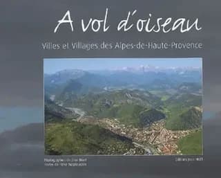 À vol d'oiseau : villes et villages des Alpes-de-Haute-Provence vus du ciel