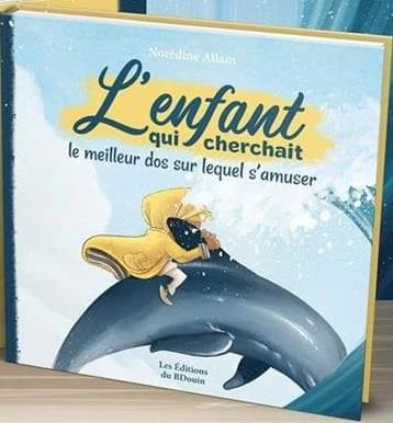 L'enfant qui cherchait le meilleur dos sur lequel s'amuser